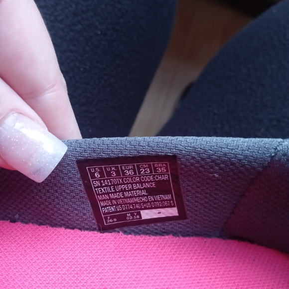 Skechers shoes with memory foam. - Picture 4 of 6